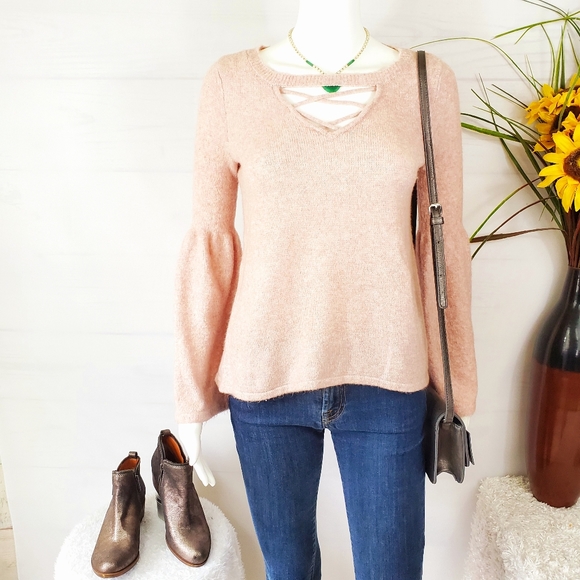 American Eagle Outfitters Sweaters - American Eagle super soft knit bell sleeve sweatr